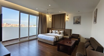 Hotel Grand Meriton (Near Bus Stand) Room Type - PREMIUM SUITE Hotel Grand Meriton (Near Bus Stand) Room Type - PREMIUM SUITE