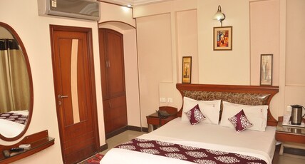 Hotel Ratnawali Room Type - Super Deluxe Room