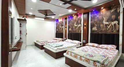 Radhe Palace Omkareshwar Room Type - Deluxe Family Room