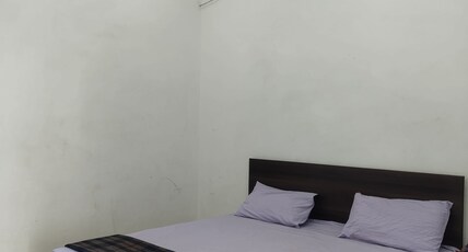 Tosh Guest House And Gusai ji Restaurant Room Type - Family Room With Balcony Tosh Guest House And Gusai ji Restaurant Room Type - Family Room With Balcony
