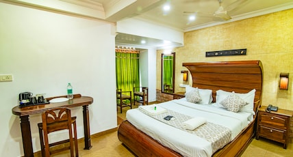 Mart View | 5 minutes to Marine Drive Room Type - Deluxe AC Room Mart View | 5 minutes to Marine Drive Room Type - Deluxe AC Room
