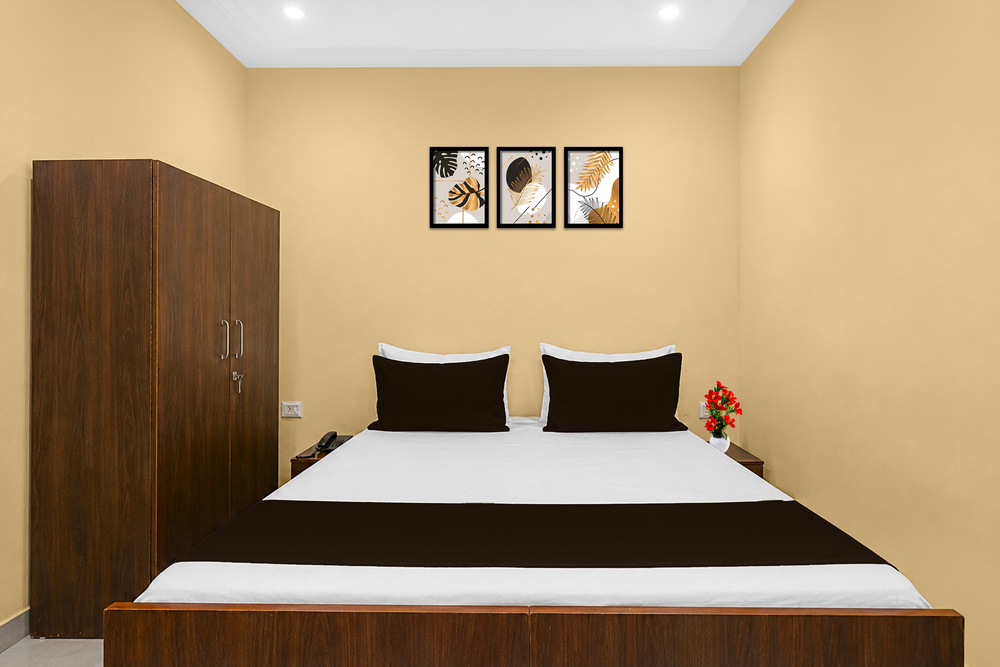 Townhouse Defence Colony Noida - Tap to explore photos