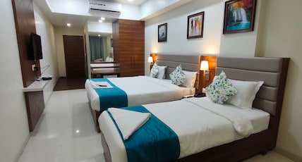 HOTEL SAPPHIRE INN Room Type - Deluxe Triple Bed