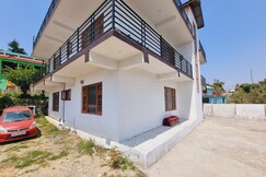 Dalhousie Hideaway 2BR-FF Homestay by Homeyhuts1