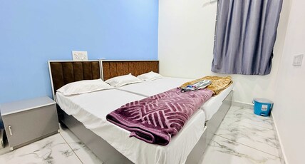 Rusia ji home stay Room Type - Triple Bed AC Room