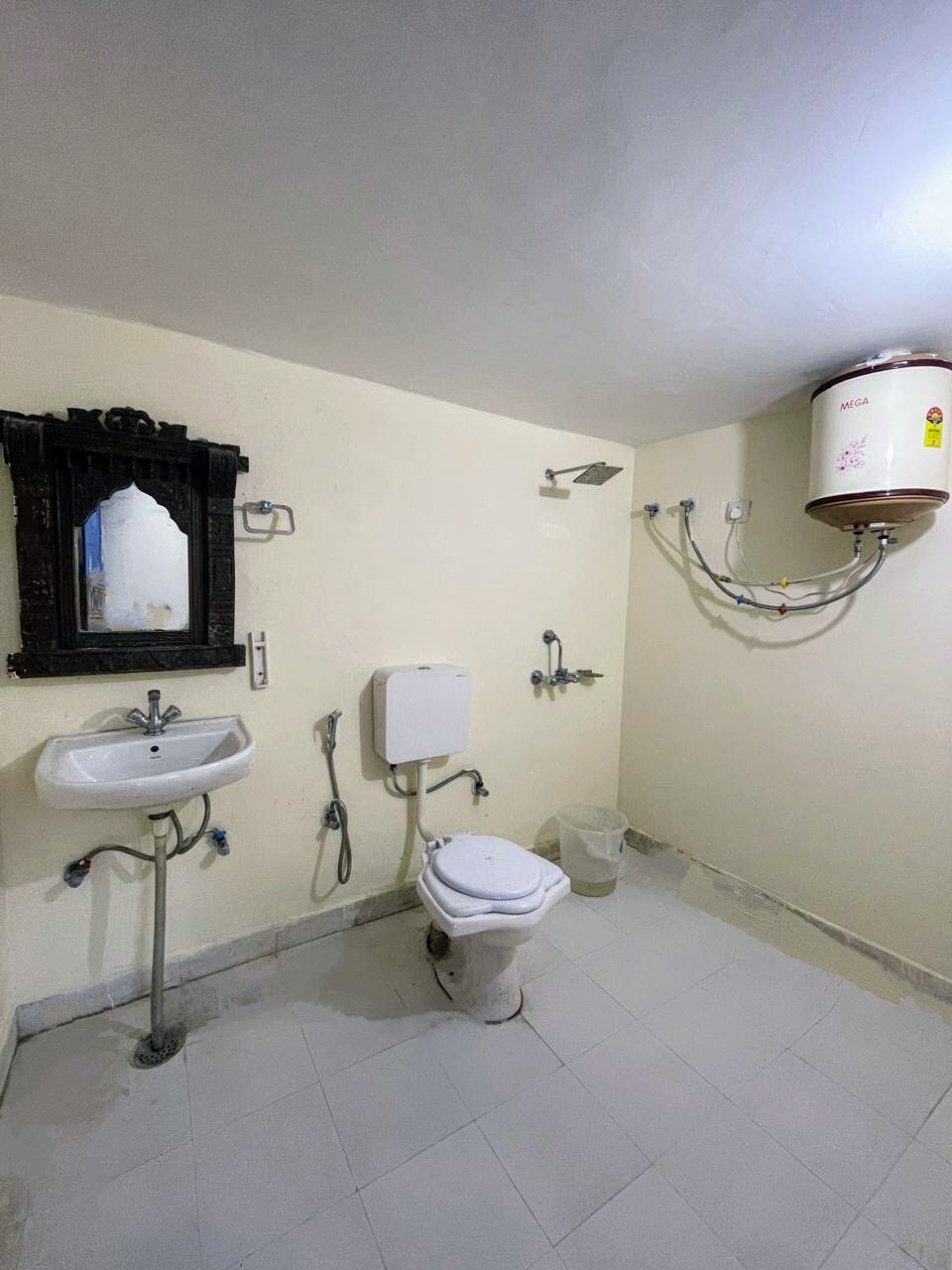 Avis home stay - Tap to explore photos