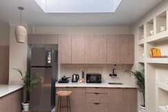 Somewhere in Jaipur, Spacious 2BHK w skylight terrace behind airport