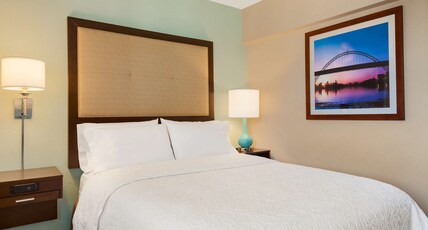 Hampton Inn Clackamas Room Type - 1 QUEEN BED NONSMOKING