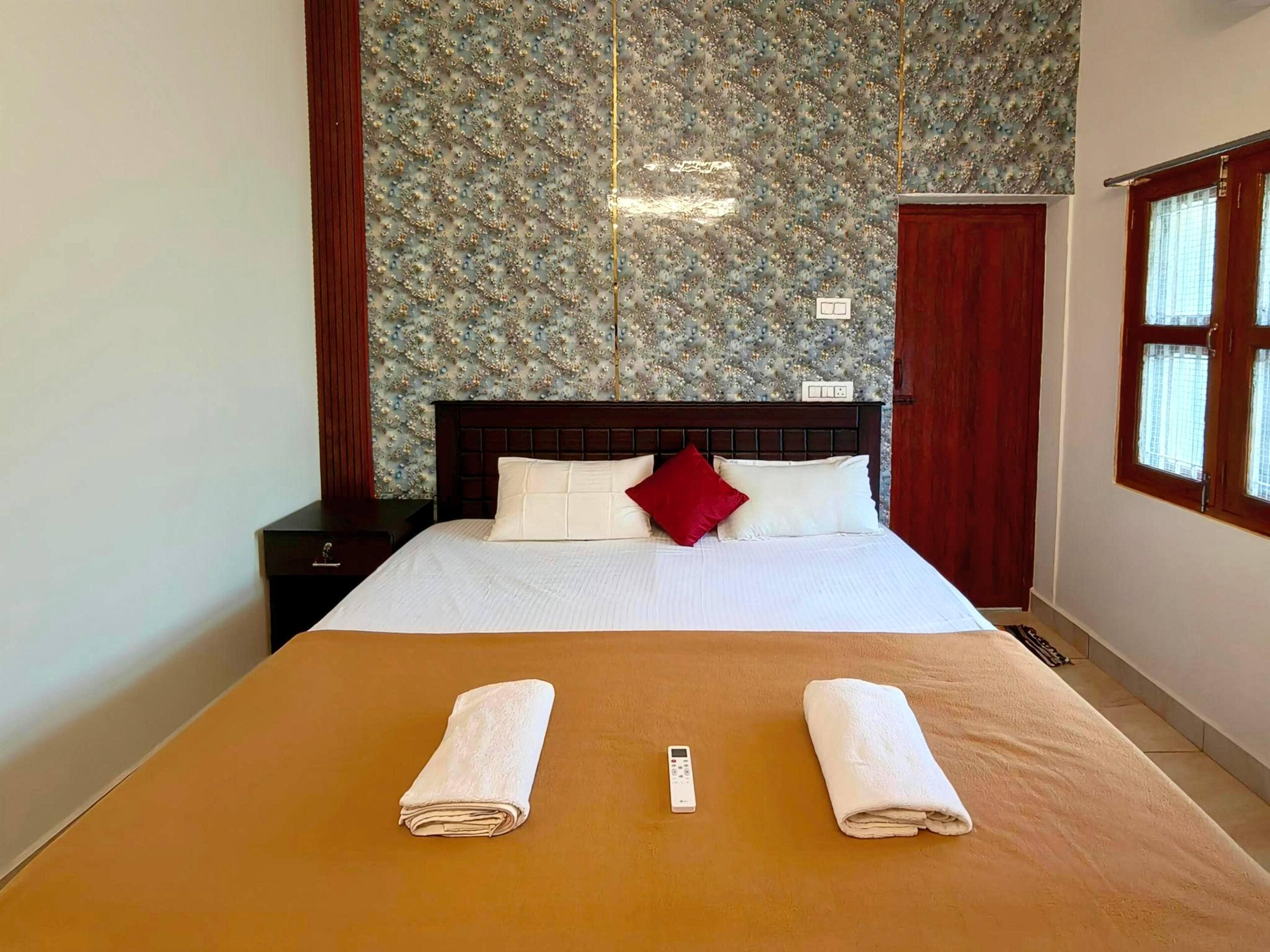 Premium Entire Double Bedroom Home - Ground Floor - Tap to explore photos