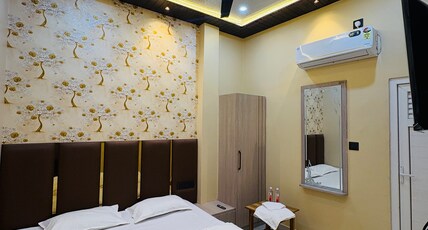 Shree Shiven | Near Dasaswamedh Ghat Room Type - Deluxe Room