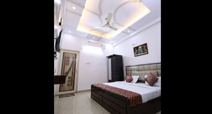 Mahadev Guest House Room Type - Deluxe King Bed Room