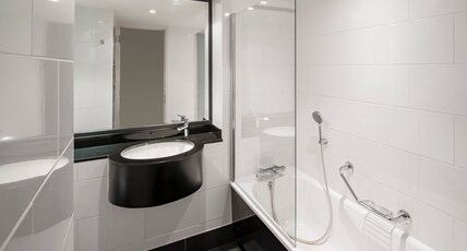 Crowne Plaza Stratford-upon-Avon Room Type - 1 Super King Standard Stratford View