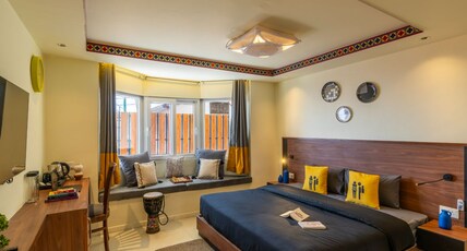 The Hosteller Dalhousie, Mall Road Room Type - Deluxe Double Room with Mountain View