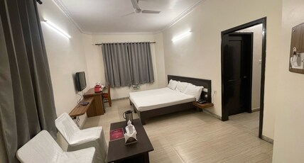 Hotel Amar Palace Room Type - Deluxe Room