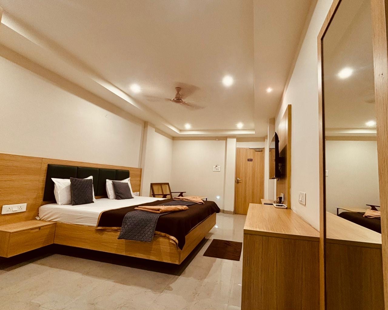 Hotel Sree Kanya Inn - Tap to explore photos