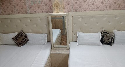 Maa Vaishno Guest House Room Type - DELUXE FAMILY ROOM @ 4