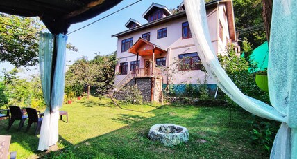 Cherrytree Resort | Rooms & Guided Treks Room Type - Family Cottage 7BHK