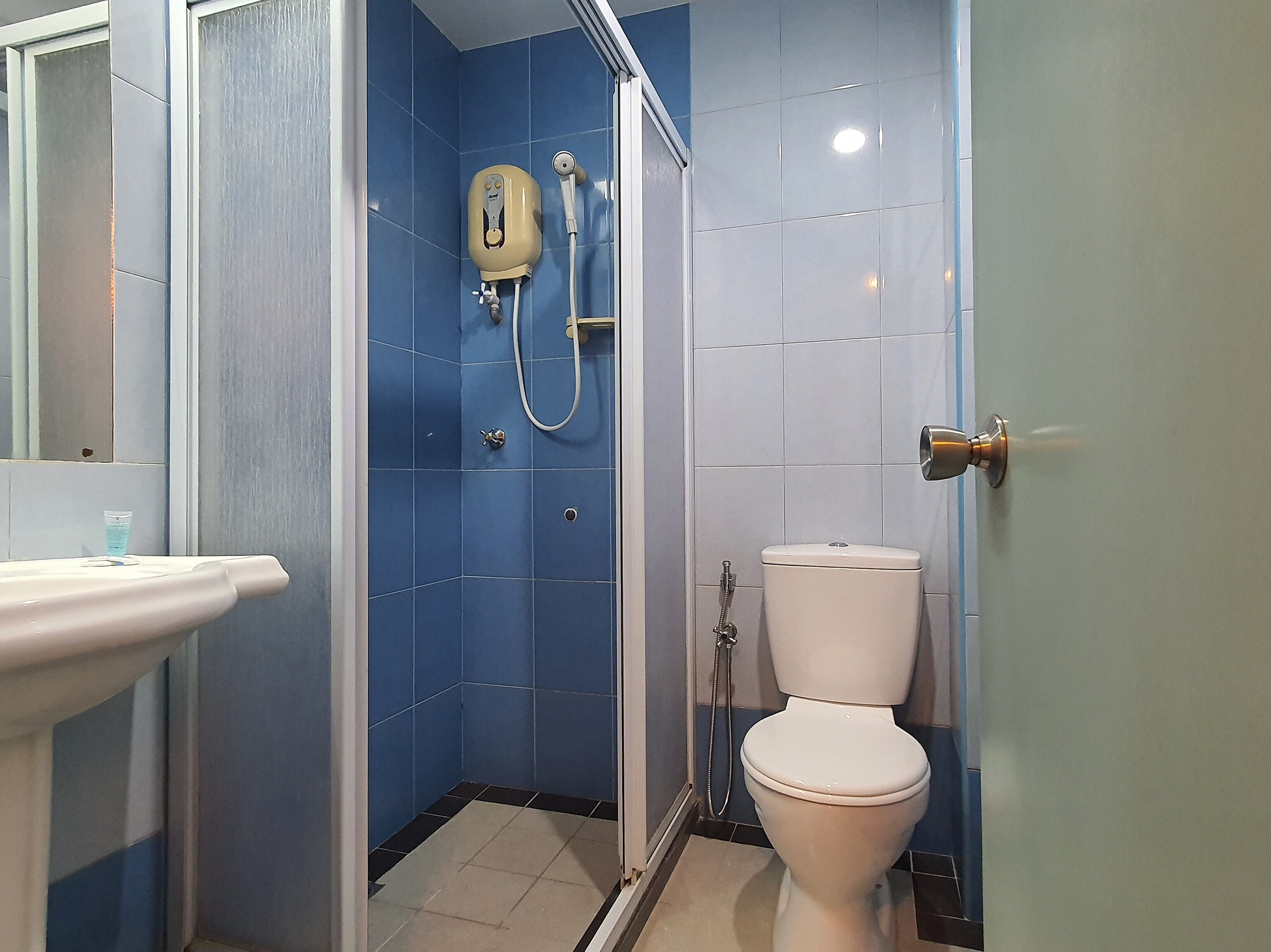 Capital O 90939 Sandakan Central Hotel - Tap to explore photos