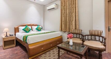 Treebo Paras International Room Type - Deluxe Family Room