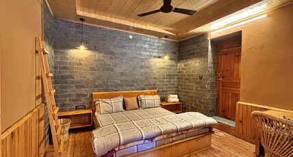 Brown Dipper House by Humming Woods Room Type - Dhara- Mud & Stone room with river view