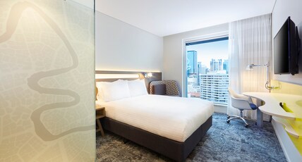 Holiday Inn Express Brisbane Central, an IHG Hotel Room Type - 1 Queen Standard with Free Breakfast