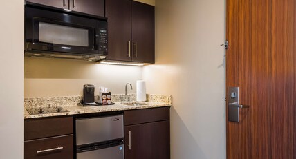 Best Western Plus Landmark Hotel Room Type - 2 Queen Beds, Non-Smoking, Pet Friendly Room, Kitchenette, Full Breakfast