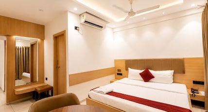 HOTEL SHAGUN - ROOMS & BANQUET Room Type - Super Deluxe Room HOTEL SHAGUN - ROOMS & BANQUET Room Type - Super Deluxe Room