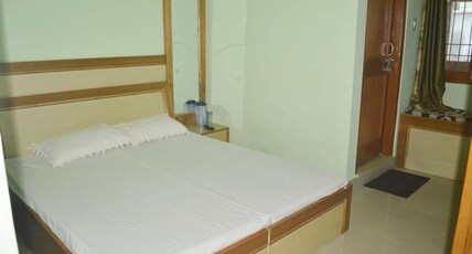 Hotel OMS Room Type - Deluxe Room