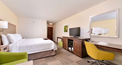Hampton Inn Cartersville Room Type - 1 KING  SOFABED NOSMOK