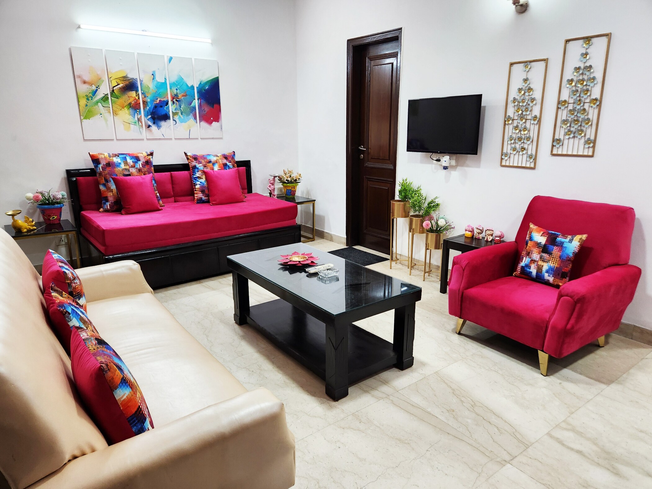 Spacious 1BHK Prime Location w/ 2 restrooms (5) - Tap to explore photos