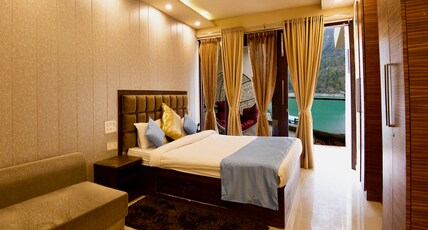 Allure Lakefront Room Type - Balcony Suite (Lake View)