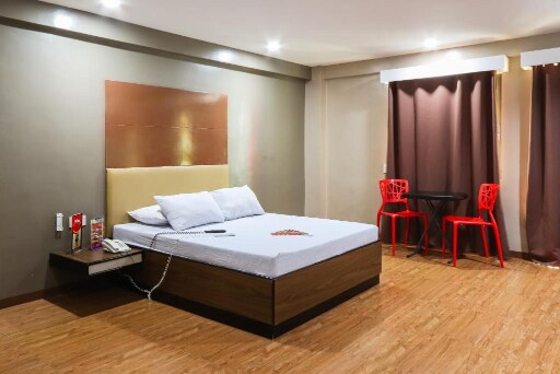 Hotel Sogo Baclaran - Tap to explore photos