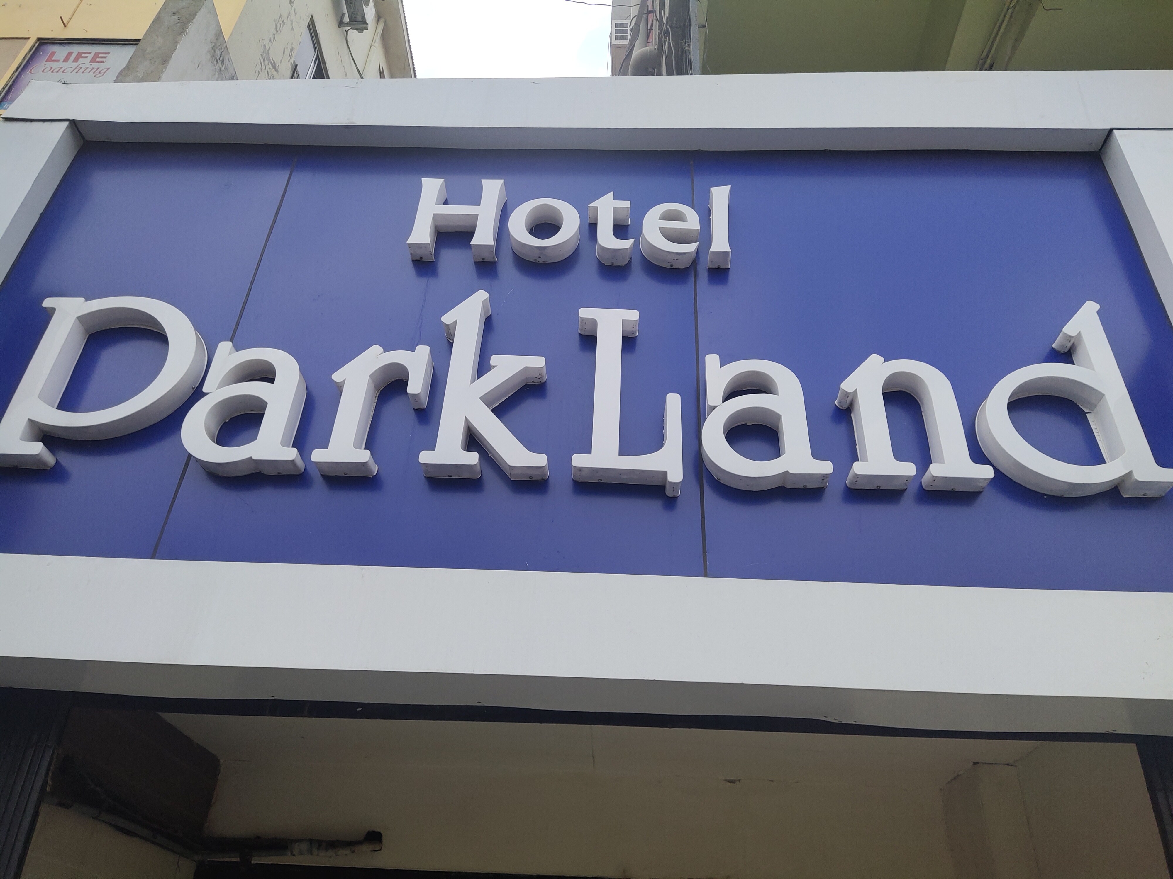 Hotel Parkland - Tap to explore photos