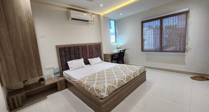 Lakhdatar Inn - 1km From Baba Dham Area Room Type - Standard Double AC