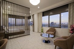 Hotel The Grand Platinum