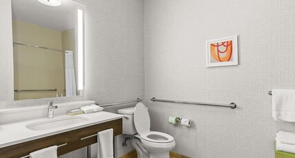 Hampton Inn & Suites El Paso West Room Type - 1KNG MOB HR ACC TUB NS STU