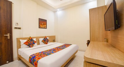 FabHotel New Mohit Regency - Nr. DB Mall Room Type - Deluxe Room
