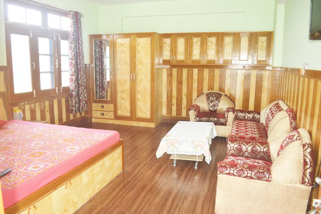 Hotel OMS - Tap to explore photos