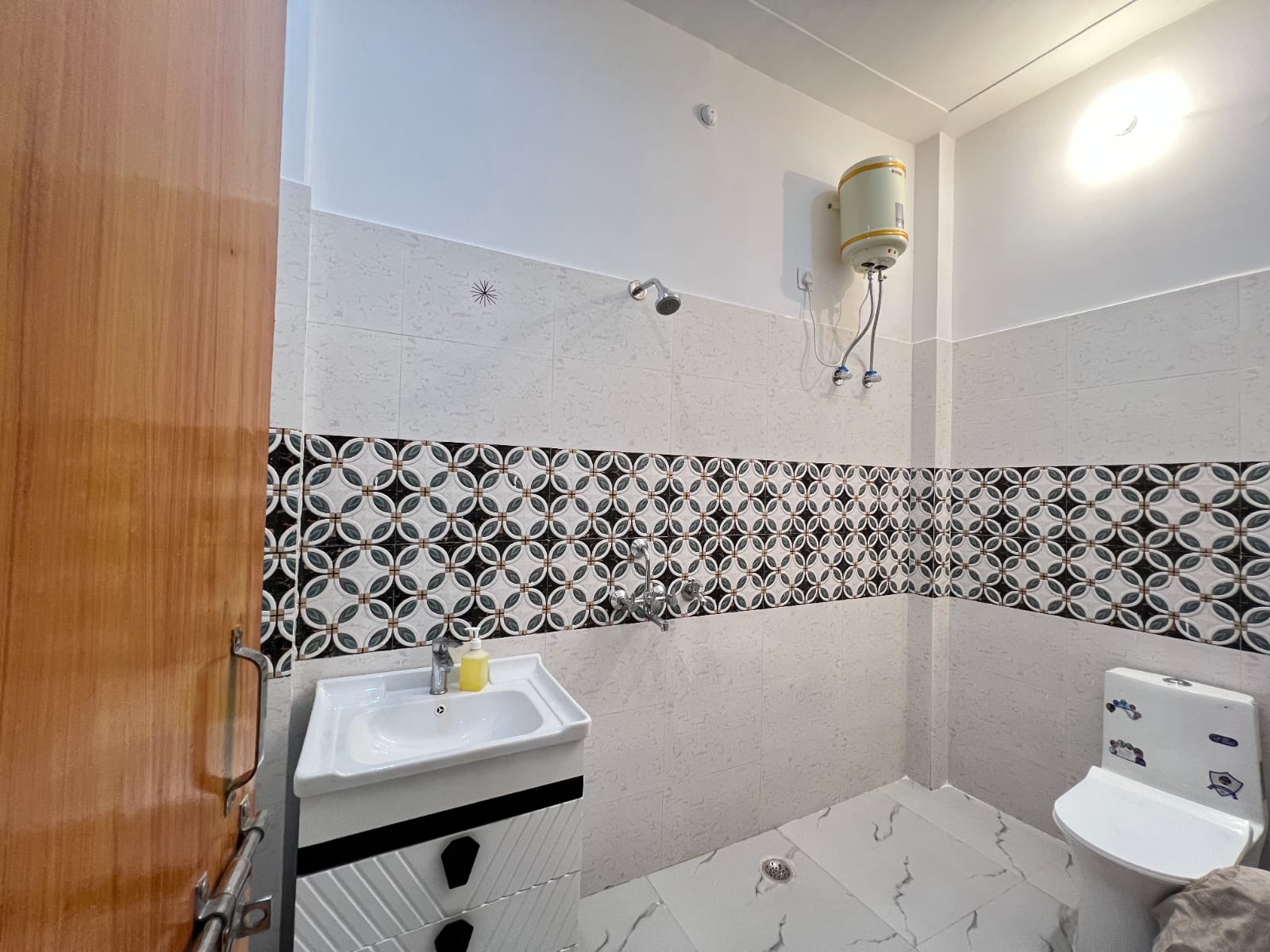 Vikrant Guest House - Tap to explore photos