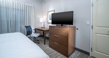 Staybridge Suites SUMMERVILLE Room Type - 1 Kng 2 Qn 2 Bdrm Ste Com Mob Acc Rl Shr