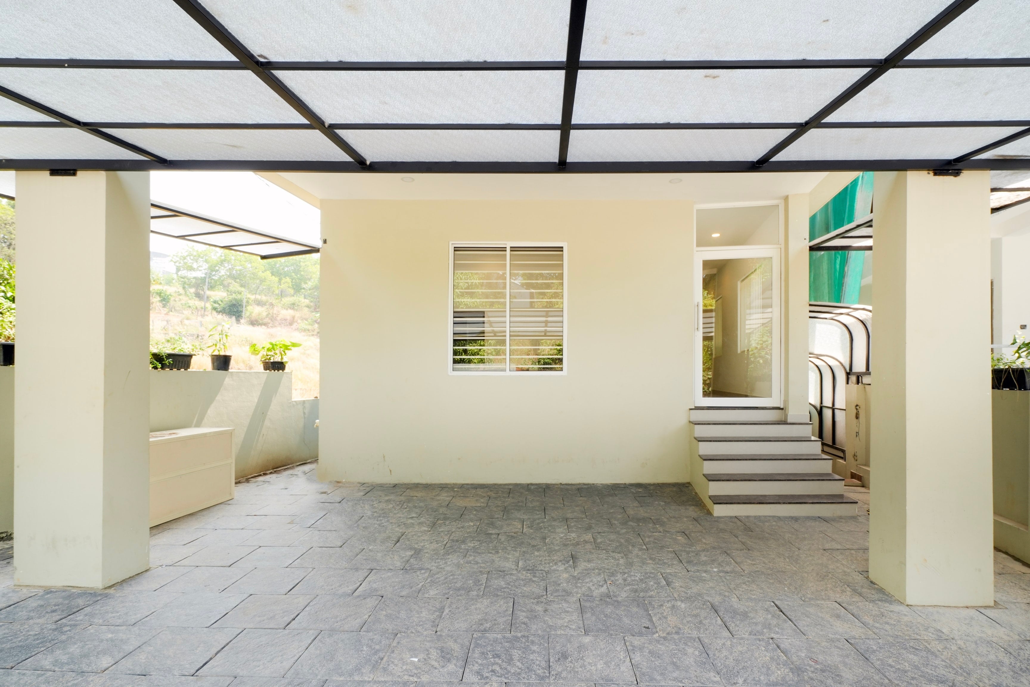 Hotel O MRS SUITES - Tap to explore photos