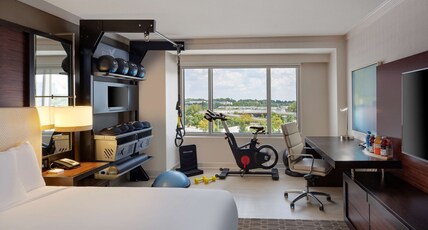 HILTON MCLEAN TYSONS CORNER Room Type - FIVE FEET TO FITNESS ROOM