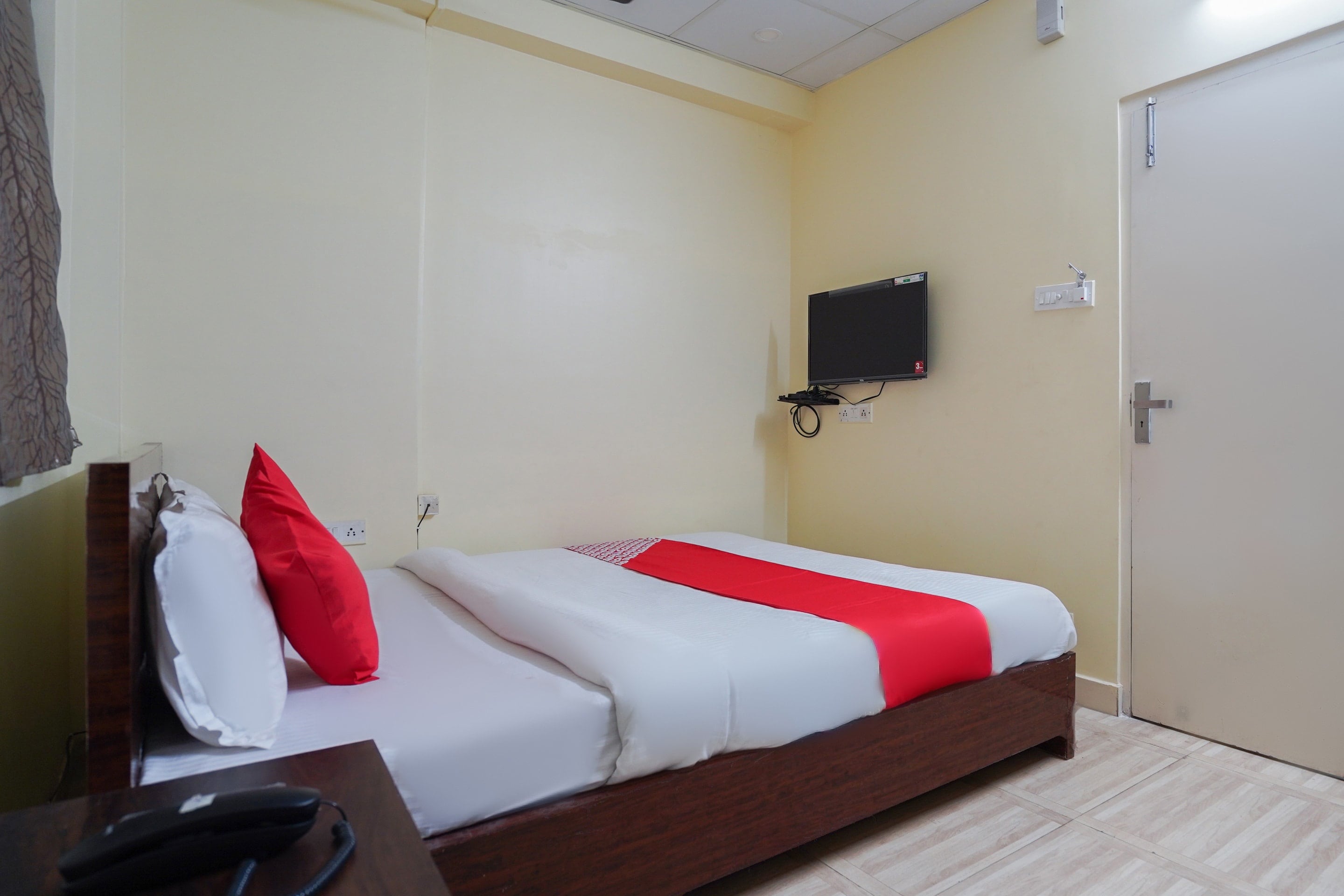 Hotel O 60891 Hotel Amaze - Tap to explore photos