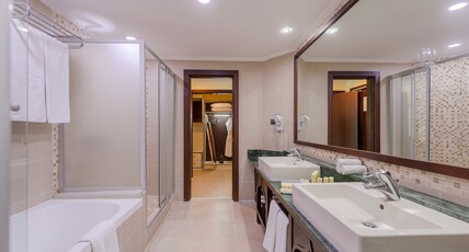 Crowne Plaza Hotel Antalya by IHG Room Type - 1 King  Junior Suite Side Sea View