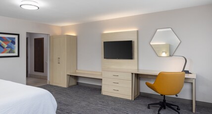 Holiday Inn Express & Suites Phoenix West - Buckeye, an IHG Hotel Room Type - 1 King Standard Communications Accessible