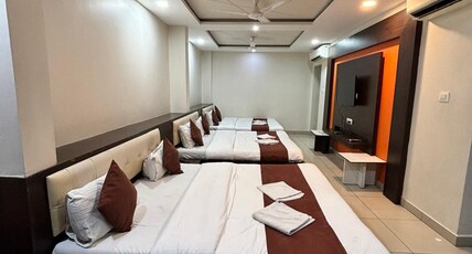 Hotel Shree Vijay Palace near Mahakaleshwar Jyotirlinga Room Type - Six Bed AC Room Hotel Shree Vijay Palace near Mahakaleshwar Jyotirlinga Room Type - Six Bed AC Room
