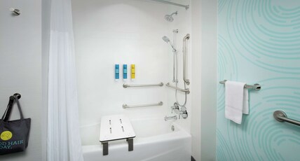 Tru by Hilton Lubbock Southwest Room Type - 2 QN ACC RM W BATHTUB