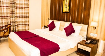 The Bellevue - 1.5km from Railway Station Room Type - Economy Room
