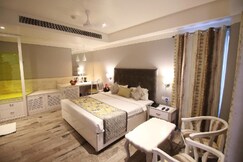 Address of Hotel Emerald