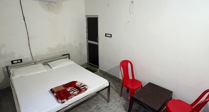 Aradhya Guest House Room Type - 204 Ac double bed